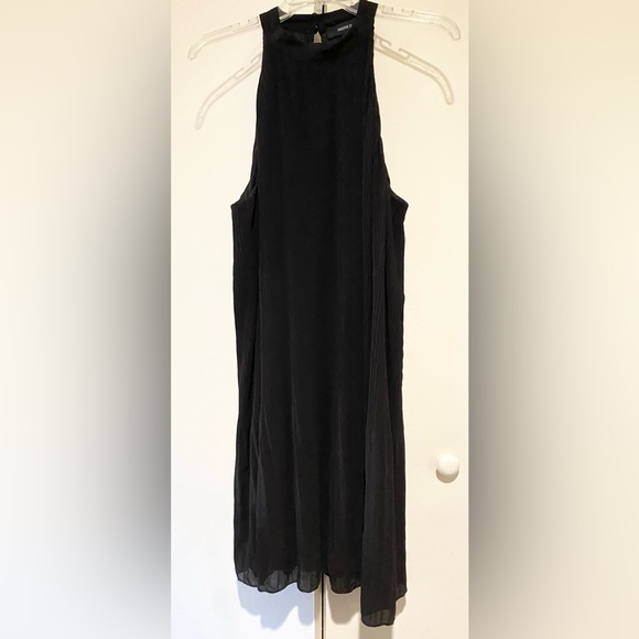 Forever 21 Dresses & Skirts - Black Pleated Maxi Dress
